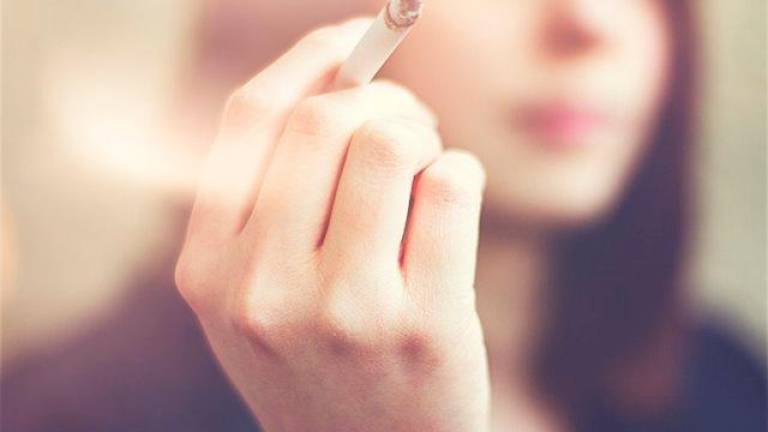 Sanidad advierte que los cigarrillos pueden ser transmisores de la covid-19