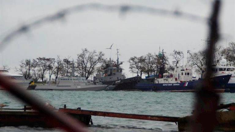 Rusia devolverá a Ucrania los tres buques capturados hace un año