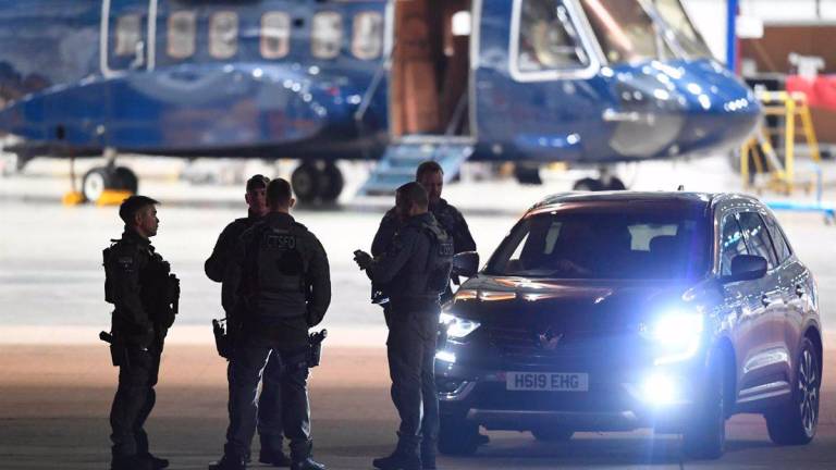 Detenido a un hombre con cargos de terrorismo en el aeropuerto londinense de Luton