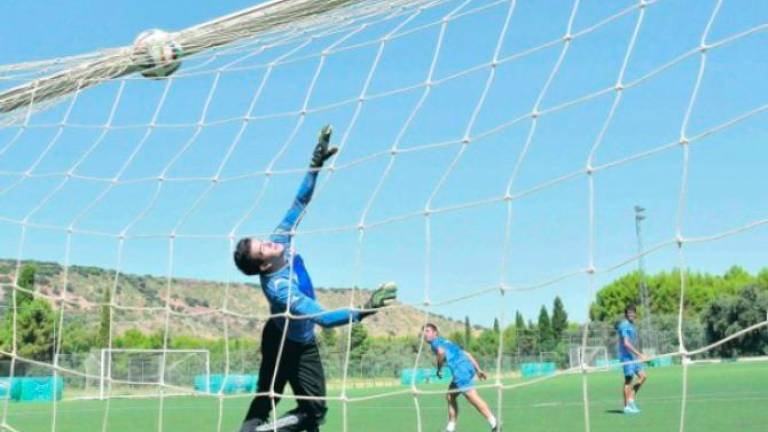 El Algeciras CF apuesta por jugadores blanco y azulillos
