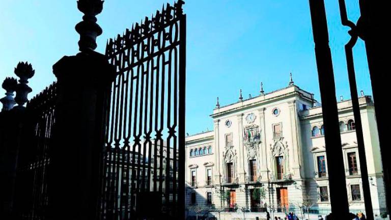 Minuto de silencio en el Ayuntamiento de Jaén por el asesinato a las 12:00 horas