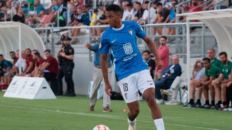 Manny Rodríguez: velocidad caribeña para la banda izquierda del Linares Deportivo