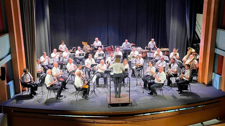 Interpretación de la Banda Municipal de Música de Jaén, en el Teatro Darymelia. / Ayuntamiento de Jaén.