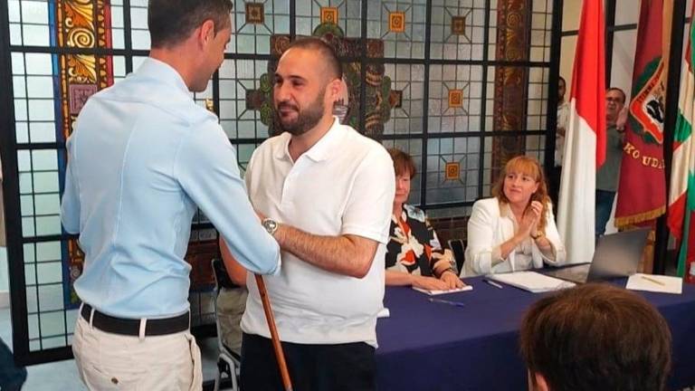El alcalde de Bermeo (Vizcaya) presenta la dimisión tras sufrir un accidente y superar la tasa de alcohol