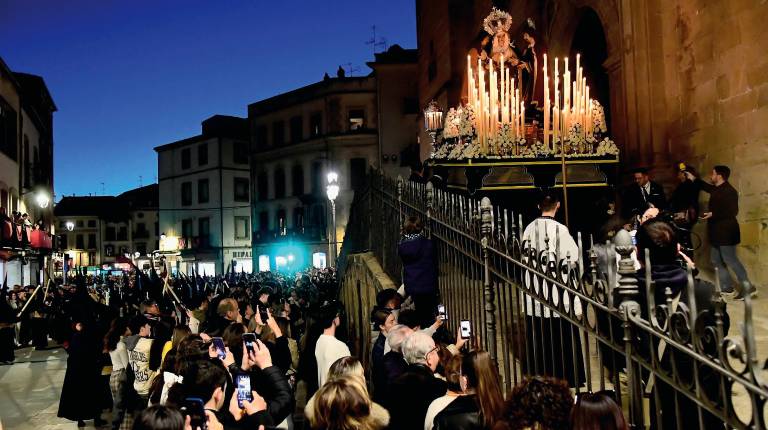 <i>Recogimiento de la Cofradía Hermandad de Nazaret, de Nuestra Madre y Señora de las Lágrimas y San Nicolás de Bari, y la Penitencial del Cristo de la Noche Oscura.. / Fotografías: Jesús Delgado.</i>