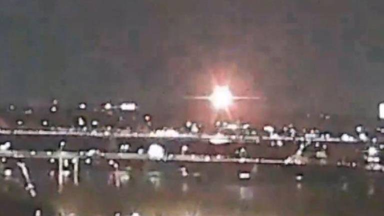 Un avión con más de 60 personas a bordo y un helicóptero chocan en Washington