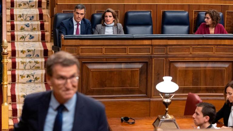 DEBATE EN EL CONGRESO | La luz también echa chispas en el cara a cara Sánchez-Feijóo