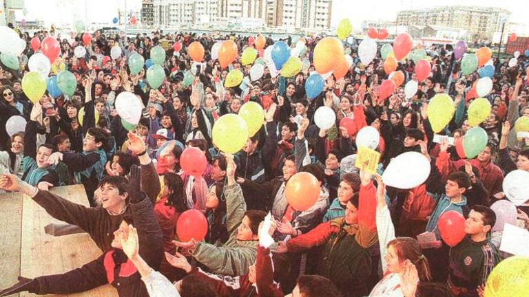 Tal día como hoy en 1997 publicábamos: Miles de jóvenes piden ayuda para el tercer mundo