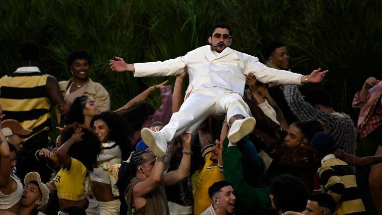 Un mensaje de unidad muy latino: Así fue el descanso de la Super Bowl que protagonizó Bad Bunny