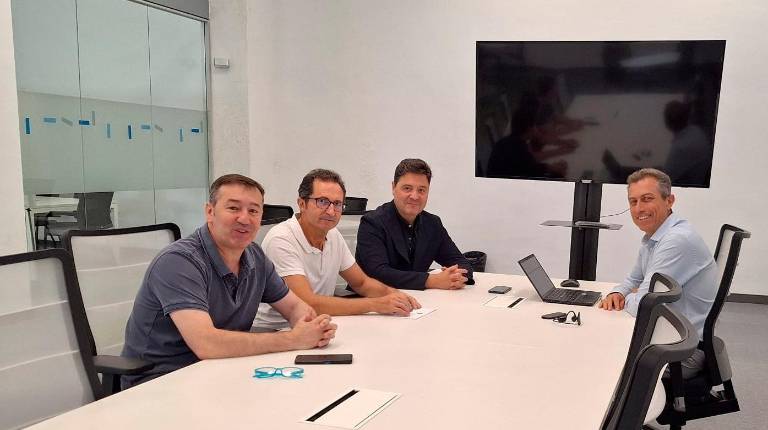 <i>Reunión entre responsables de Endesa y del Ayuntamiento de Linares. / Endesa. </i>