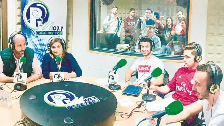 Estudiantes de la UJA visitan la radio municipal
