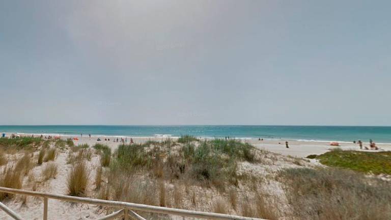 Encuentran a un bebé gateando por la carretera de El Palmar (Cádiz) mientras sus padres estaban de copas