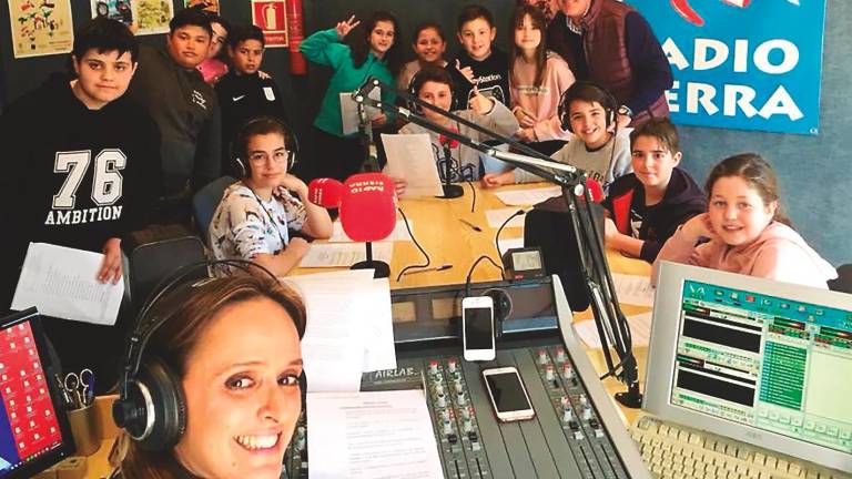 Visita de los alumnos del San Blas de La Puerta a Radio Sierra