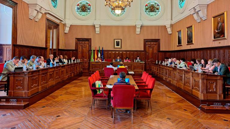 El PP tacha a Reyes de “hipócrita y desleal” con los alcaldes populares