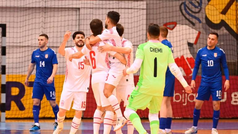 Dani Zurdo y Antonio Pérez lideran la goleada de España ante Serbia