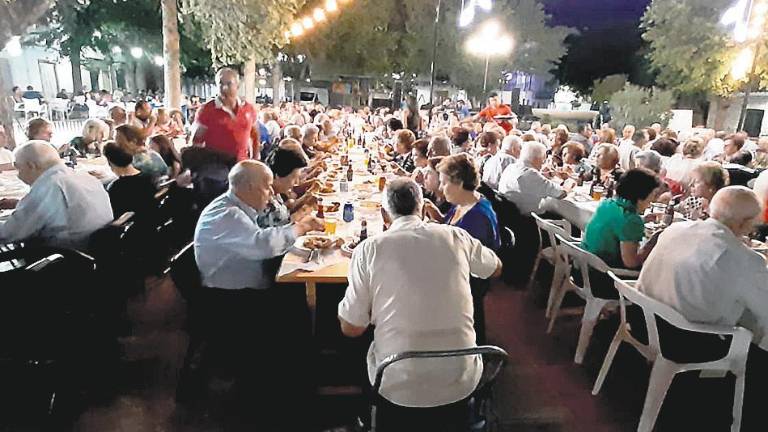 Los más mayores inauguran la Feria Real “Villa de Noalejo”