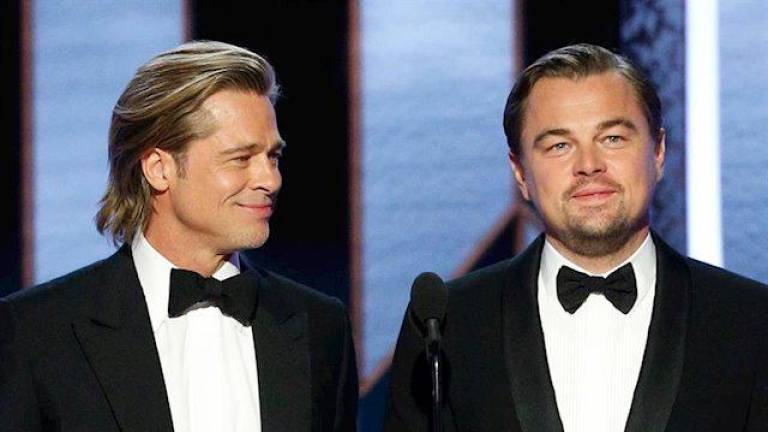 Brad Pitt se ríe del final de Titanic y de Leonardo DiCaprio en los Globos de Oro