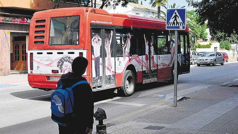 El servicio de autobús urbano se mantiene activo con dos líneas