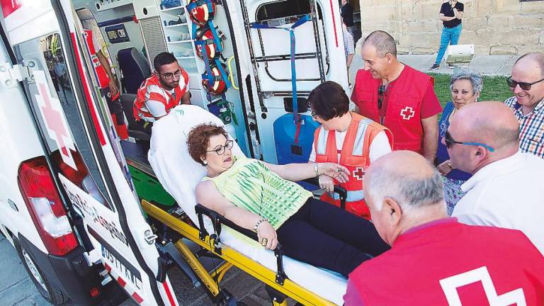 Cruz Roja de La Loma Oriental estrena una nueva ambulancia