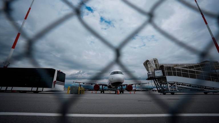 Aerolíneas de todo el mundo anuncian cancelaciones y retrasos tras el aviso de Airbus