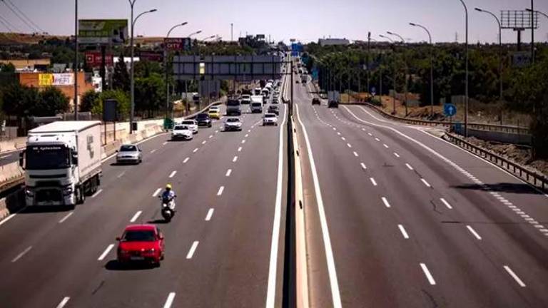 Un hombre queda atrapado tras un espectacular vuelco en Guarromán