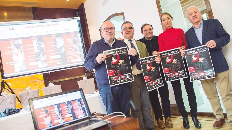 CULTURA. <i>Diego Martínez, Antonio López, Paco Ortega, Elena Rodríguez y Andrés Medina, en la presentación.</i>