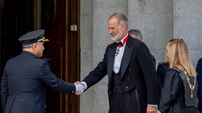 <i>El Rey Felipe VI y la presidenta del Tribunal Supremo y del Consejo General del Poder Judicial, Isabel Perelló a su llegada al acto solemne de apertura del año judicial 2026-2027. / Europa Press. </i>