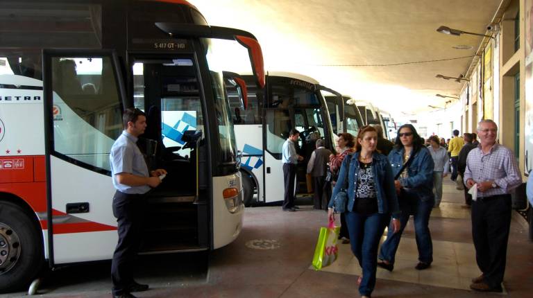 TRANSPORTES. <i>Fotografía de Archivo de la estación de autobuses de la capital, desde donde se da cobertura al resto de municipios de la provincia.</i>
