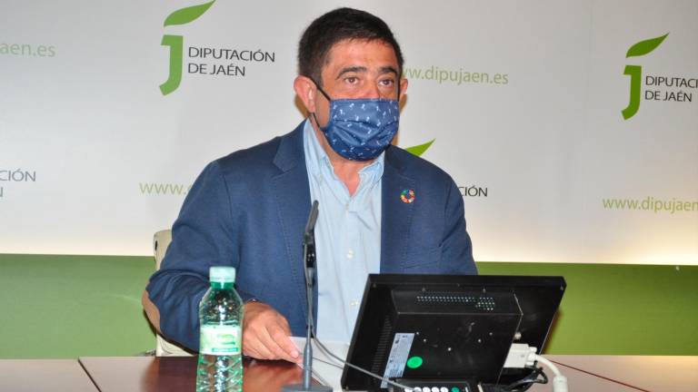 Reyes: “Los ayuntamientos pueden elegir entre el modelo de Montoro o el de Montero”