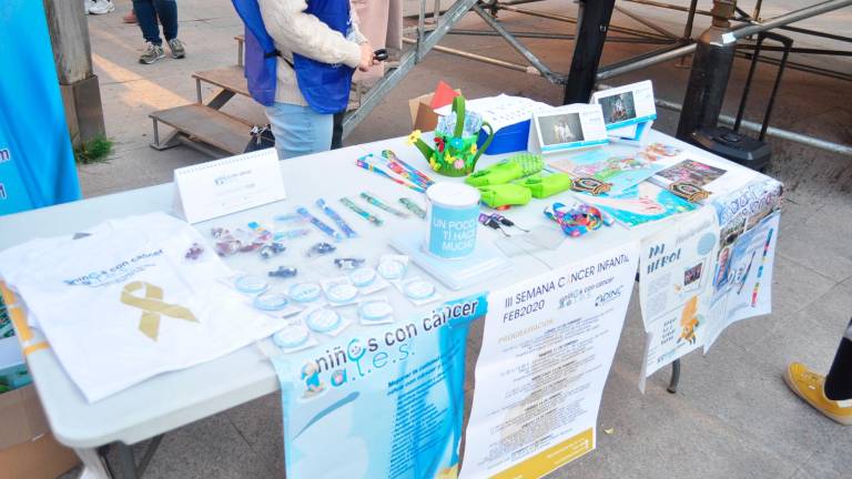 Marcha animada contra el cáncer infantil en el centro