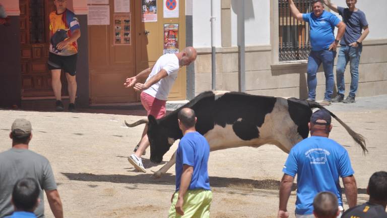 Ambiente y fiesta popular taurina por todo lo alto en Santiago de la Espada