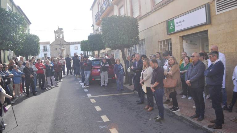 Concentración de apoyo al médico agredido por un paciente en Guarromán