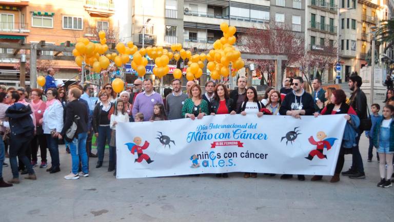 Marcha animada contra el cáncer infantil en el centro