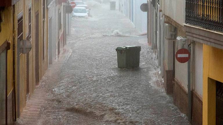 <span class=mln_uppercase_mln>LLUVIAS</span><i>. Las tormentas generaron ríos de agua en las calles de Mancha Real.</i>