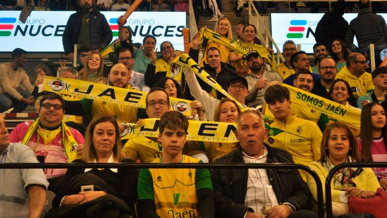 La “marea amarilla” ya conoce el camino para animar al tricampeón de la Copa de España en Granada