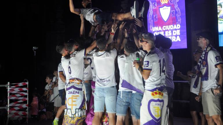 <i>Celebración en la Plaza de Santa María y la Plaza de las Batallas. / Fotografías: Agustín Muñoz y Francisco Gaitán / Diario JAÉN.</i>
