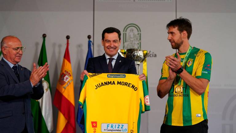 Momentos de un recibimiento para celebrar un título, orgullo de Andalucía