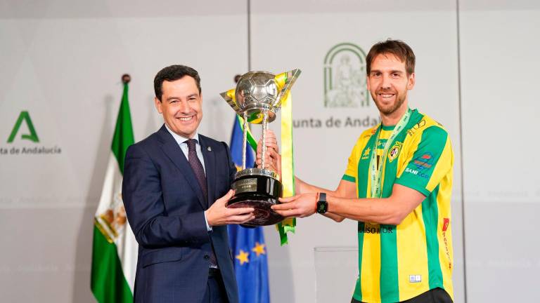 Momentos de un recibimiento para celebrar un título, orgullo de Andalucía