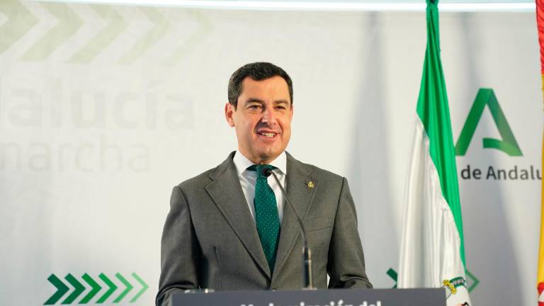 Juanma Moreno rechaza haber negociado la ubicación de la base Colce y critica a Calvo por calentar los ánimos