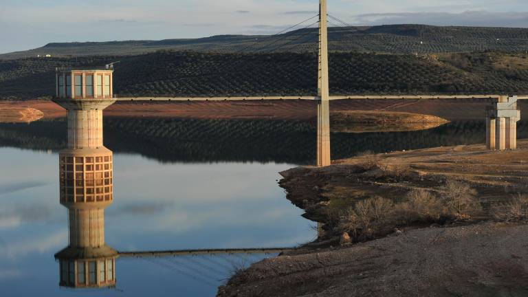 El embalse del Giribaile se queda solo al 26,95% de su capacidad