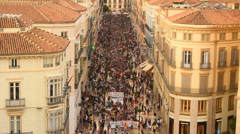 <i>Manifestación en Málaga por la vivienda. / Álex Zea/ Europa Press.</i>