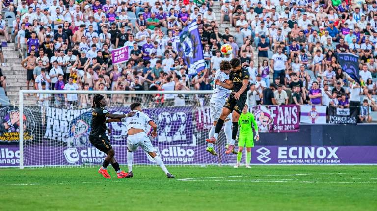 <i>Jugada del Real Jaén frente al Atlético Baleares, en La Victoria. / Real Jaén. </i>