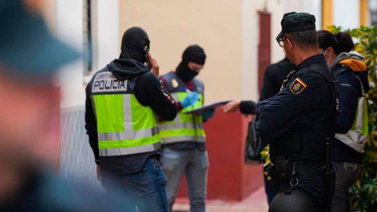 Macrooperación policial en Sevilla y Málaga por el tiroteo a un agente en Isla Mayor: Diez detenidos y 250 efectivos