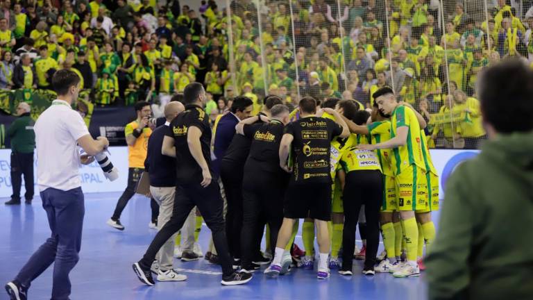 La fiesta del Jaén Paraíso Interior y su marea amarilla