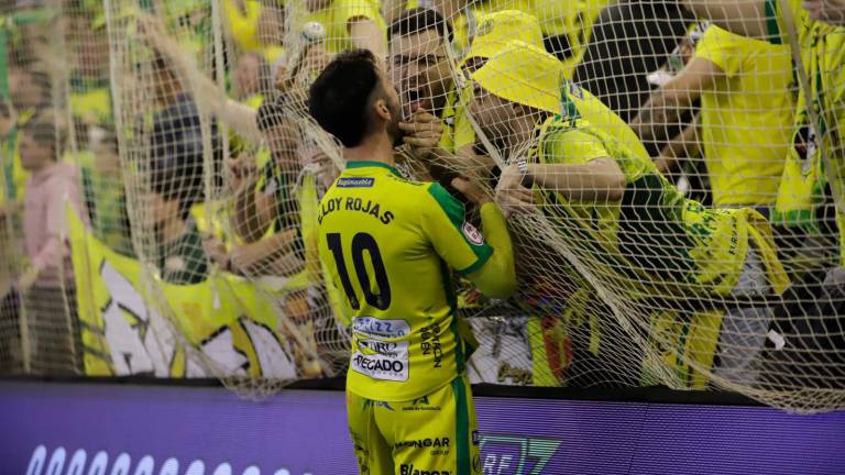 La fiesta del Jaén Paraíso Interior y su marea amarilla