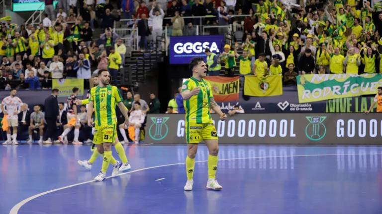 La fiesta del Jaén Paraíso Interior y su marea amarilla