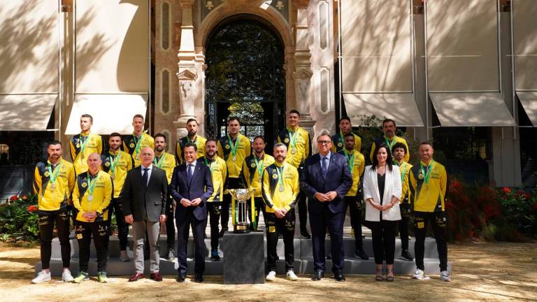 la familia del Jaén Paraíso Interior con Juanma Moreno. / Junta de Andalucía.