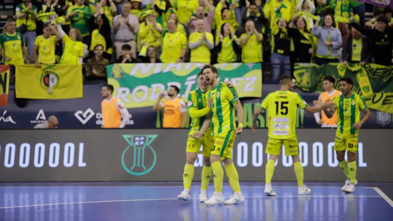 La fiesta del Jaén Paraíso Interior y su marea amarilla