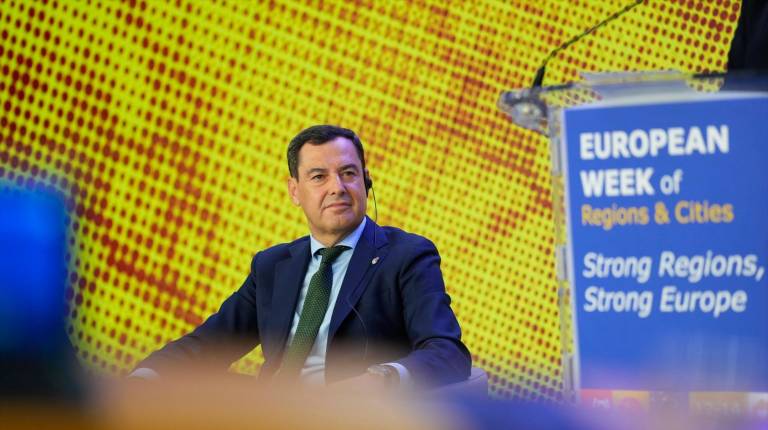 <i>El presidente de la Junta de Andalucía, Juanma Moreno, en la apertura de la Semana Europea de las Regiones y Ciudades, en Bruselas. / Europa Press. </i>