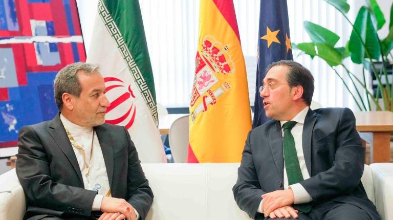 <i>Foto de archivo de 2024 del ministro de Asuntos Exteriores, Unión Europea y Cooperación, José Manuel Albares, reunido con su homólogo iraní, Abbas Araghchi. /Embajada de Irán en España.</i>